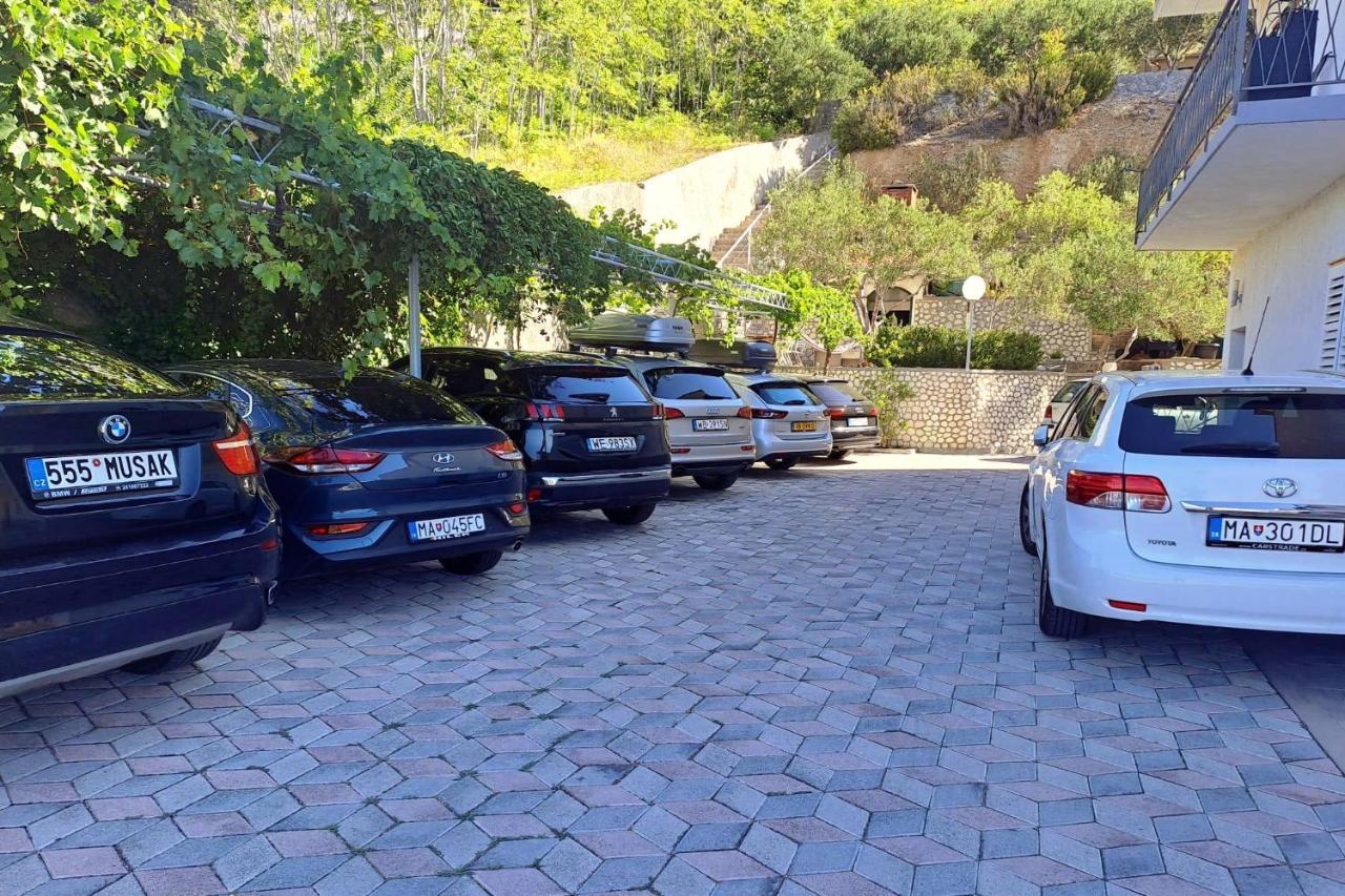 Apartments With A Parking Space Brela, Makarska - 18495 Εξωτερικό φωτογραφία